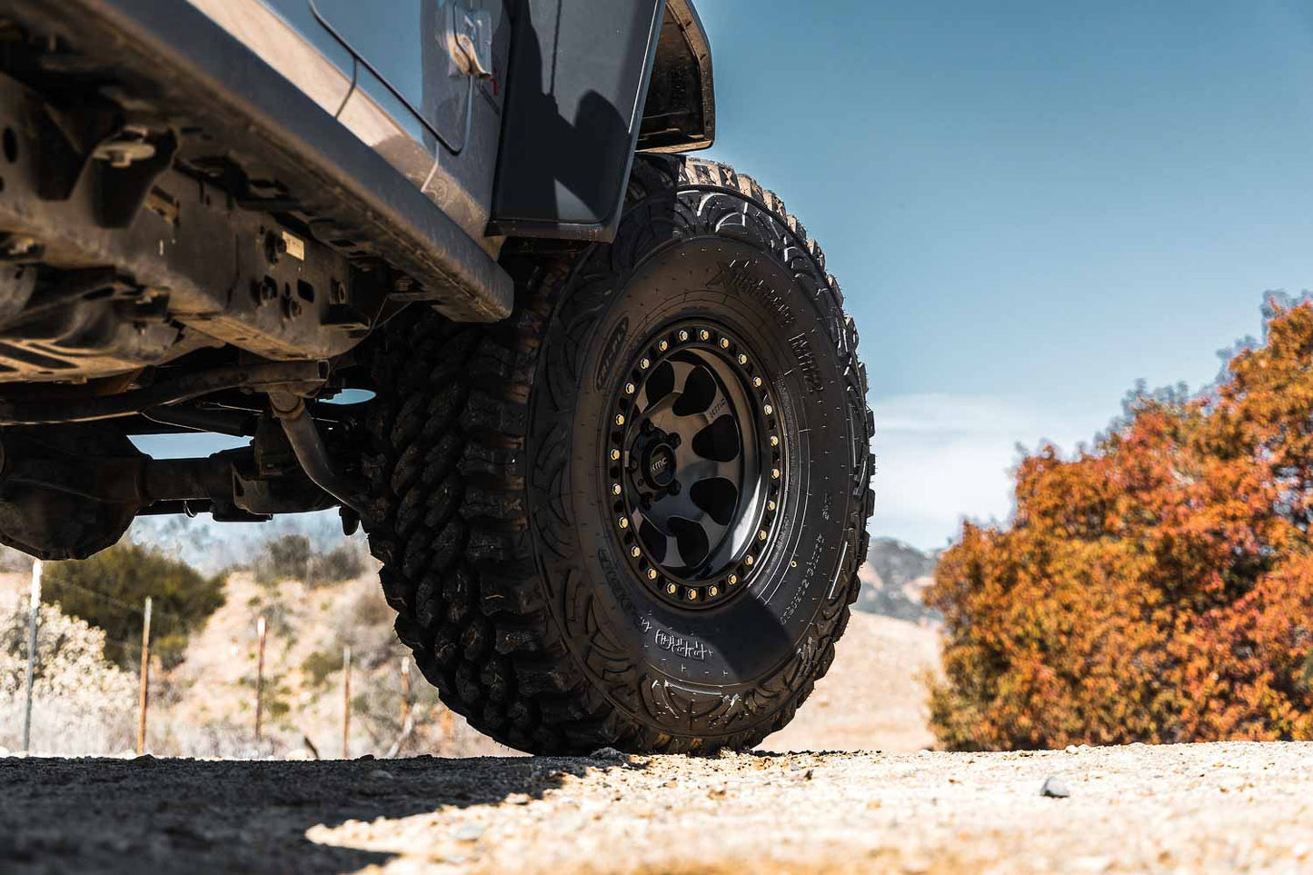 KMC WHEELS - KM550 Riot SBL Anthracite / Satin Black Lip